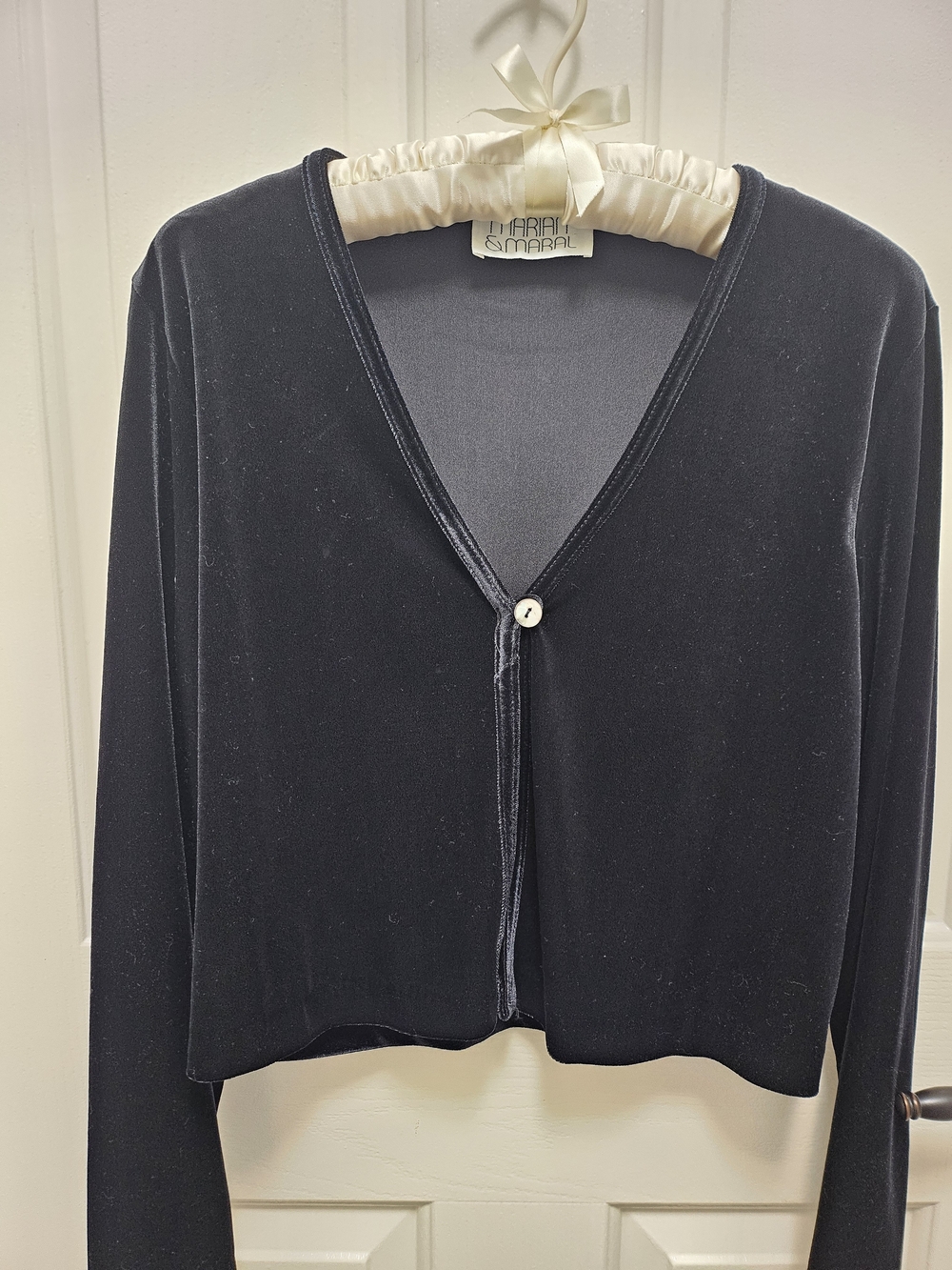 Velvet Cropped V-Neck Cardigan - Black Size L.